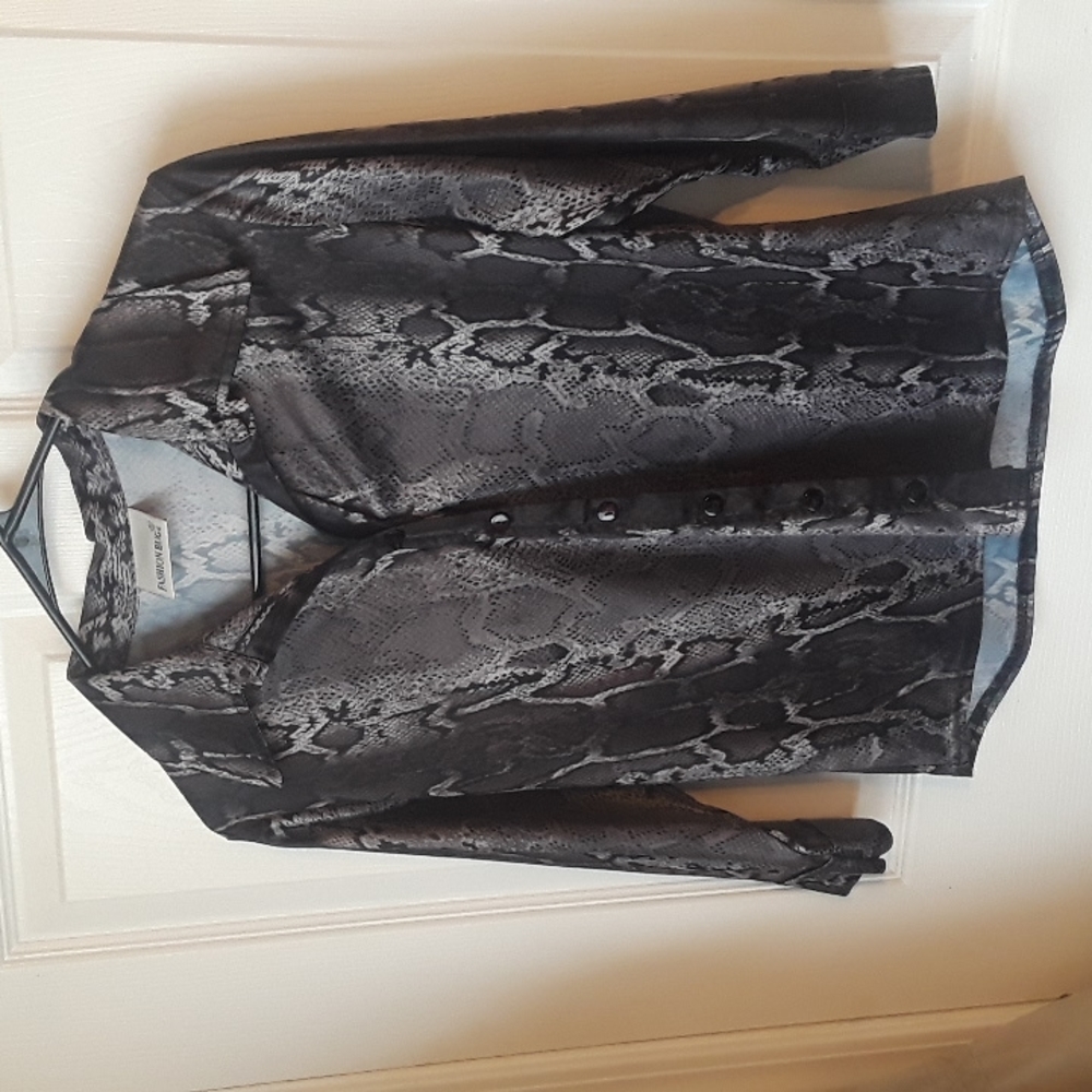 Y2K Shiny Snake skin Print grey / black 3/4 sleeve button up top Fashion Bug